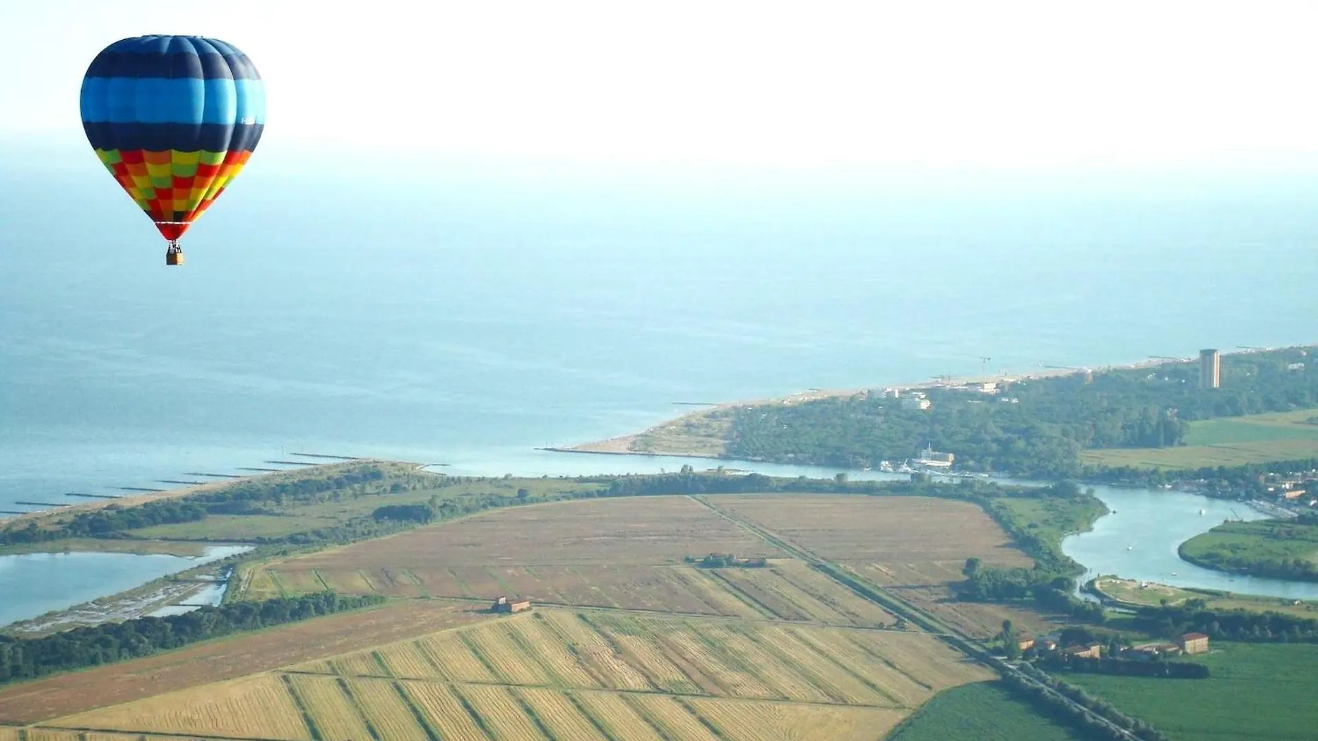 Flat With Parking Only 100M From The Beach بيبيوني